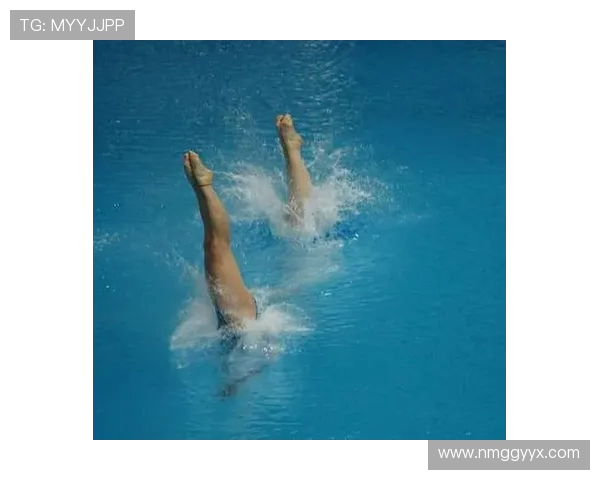 从高空到水花的艺术探秘跳水运动员的极限挑战与优雅瞬间 从高空到水花的艺术探秘跳水运动员的极限挑战与优雅瞬间