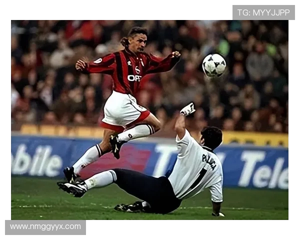 AC米兰鏖战那不勒斯红黑军团誓夺意甲关键三分