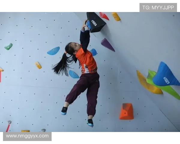 重庆极限运动队在攀岩联赛中以61分领先其他队伍彰显实力与团队精神