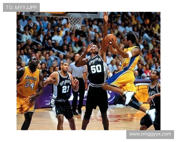 巴克利与罗宾逊的巅峰对决:篮球传奇的荣耀与挑战之路 巴克利与罗宾逊的巅峰对决:篮球传奇的荣耀与挑战之路